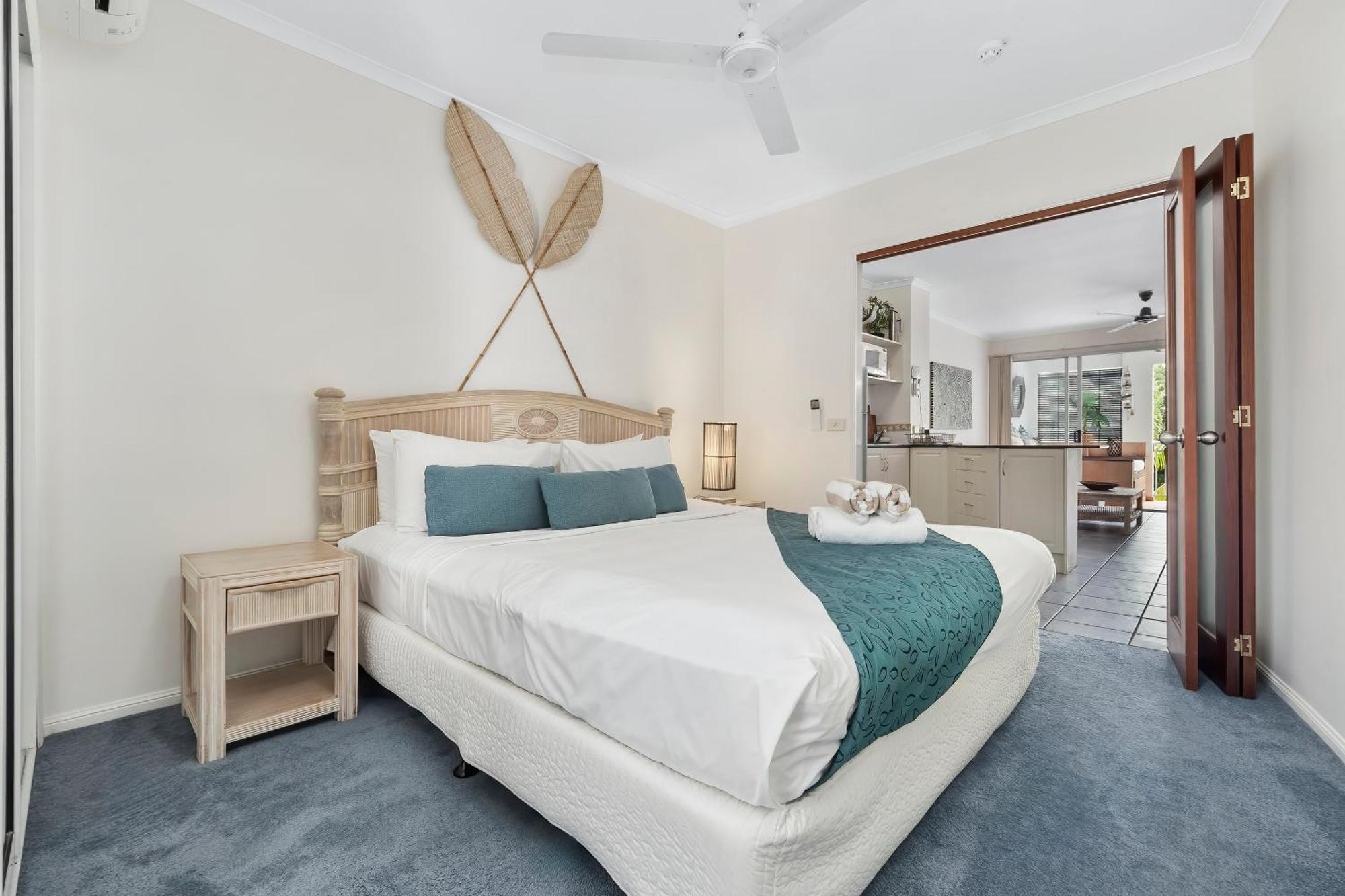 Alassio Beachfront Apartments Palm Cove Room photo
