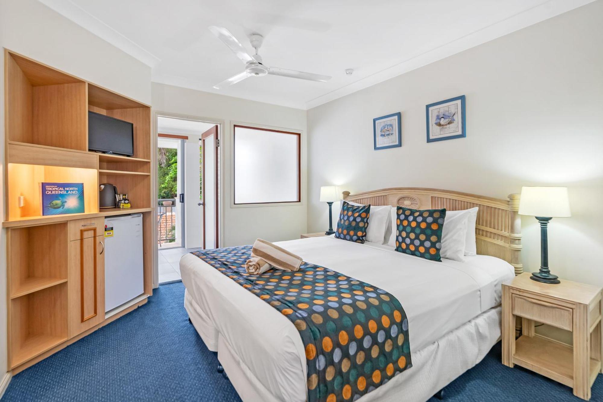 Alassio Beachfront Apartments Palm Cove Room photo